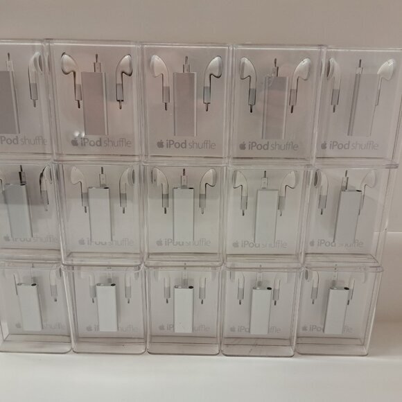 1X Apple IPod Shuffle 3rd Generation Silver 2gb New Opened Box - Picture 1 of 16